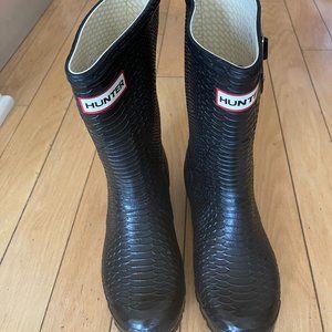 Hunter black snake design rain boots size US7